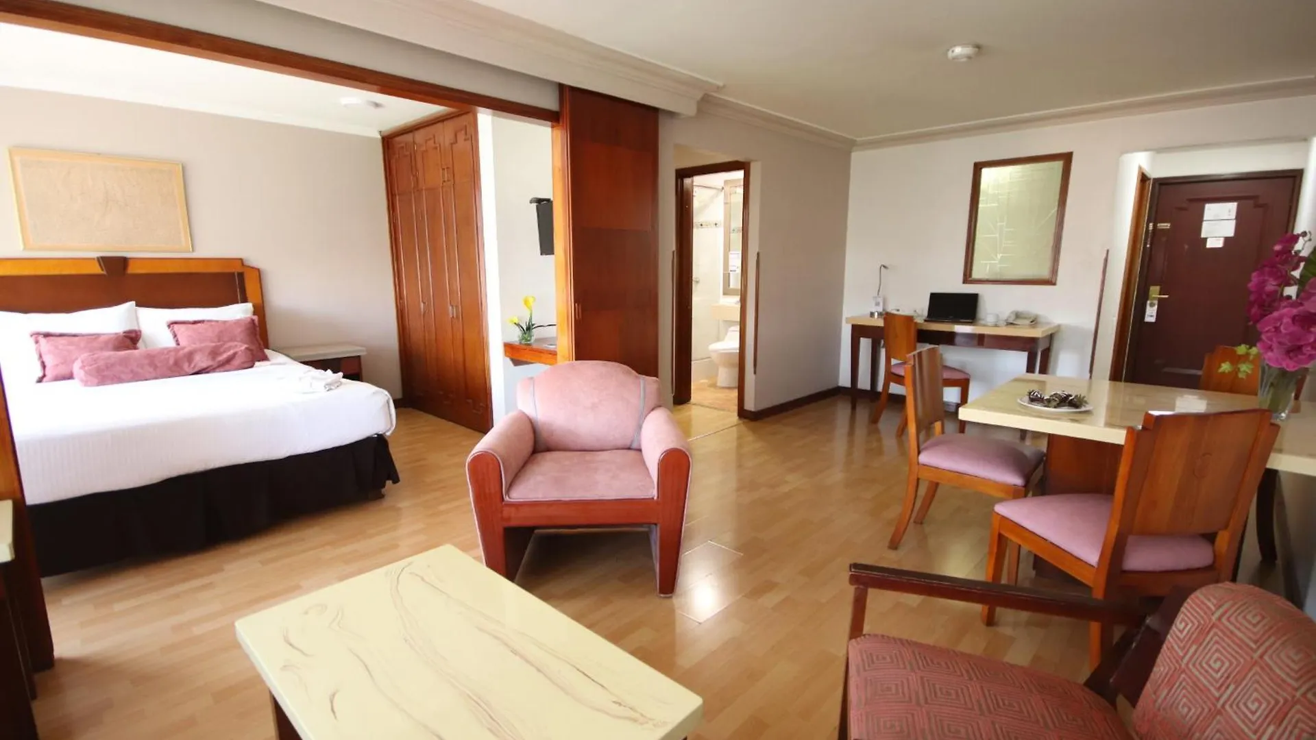 Lancaster House Hotel Bogota
